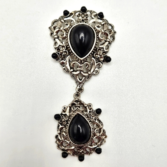 VINTAGE Victorian Revival Silver -Tone and Faux Black Onyx Filigree Brooch Pin - Picture 1 of 5
